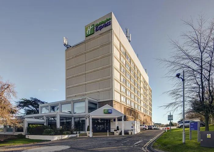 Holiday Inn Express Edinburgh City West By IhgAirport Hotel